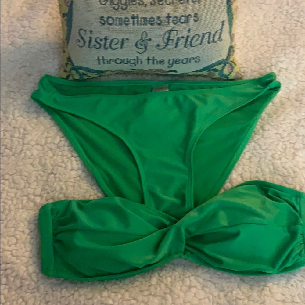 Bathing suits - Picture 6 of 6